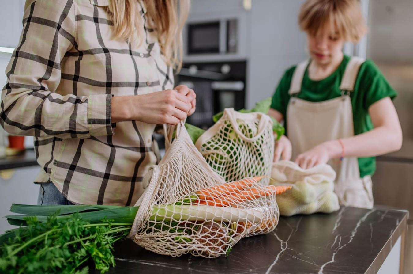 Hand in Hand Against Food Waste: Government and Consumers Joining Forces 